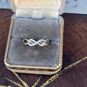 Sterling Silver Infinity Band size 9 1/2 Spakling Rhinestone evening Jewelry